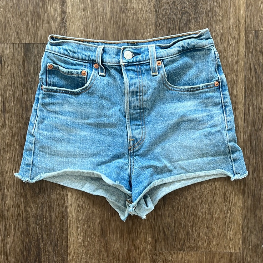Levi’s Ribcage Shorts